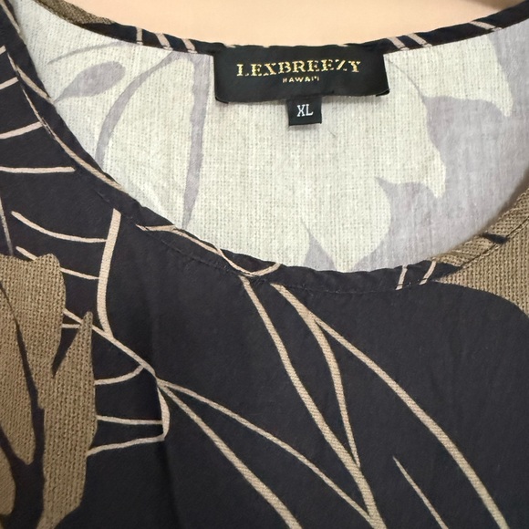 LexBreezy Hawaii Floral Top - Picture 2 of 4